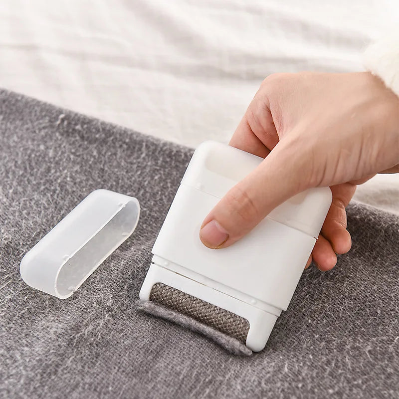 Portable Mini Lint Roller – Reusable Carpet & Clothes Hair Remover Brush
