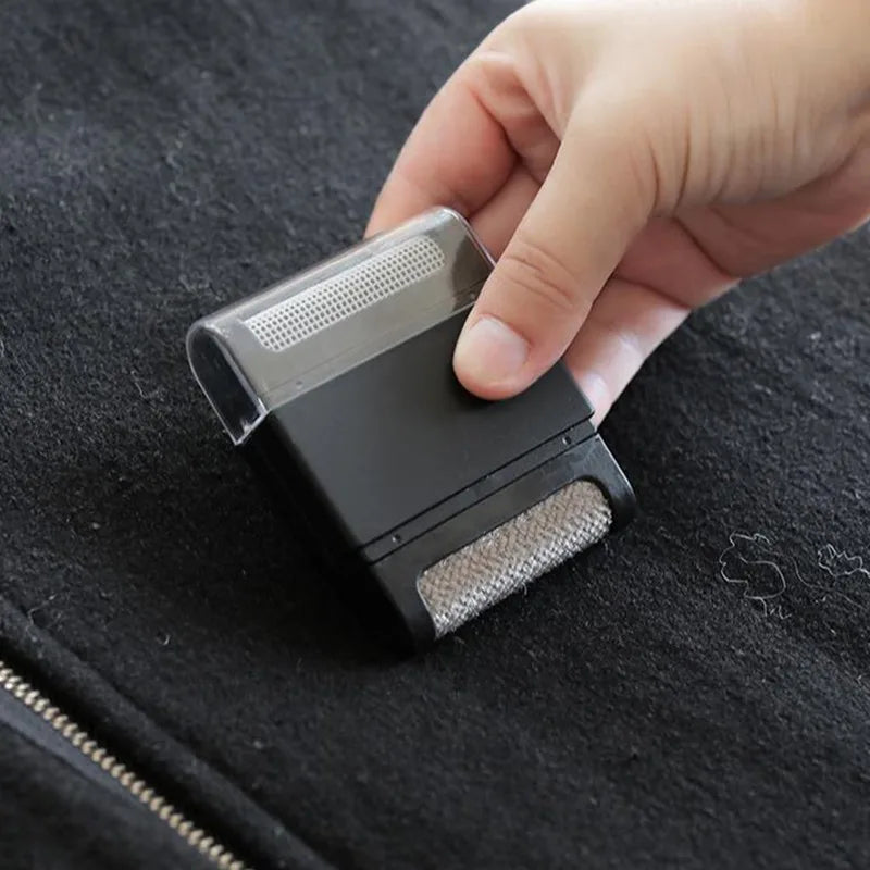 Portable Mini Lint Roller – Reusable Carpet & Clothes Hair Remover Brush